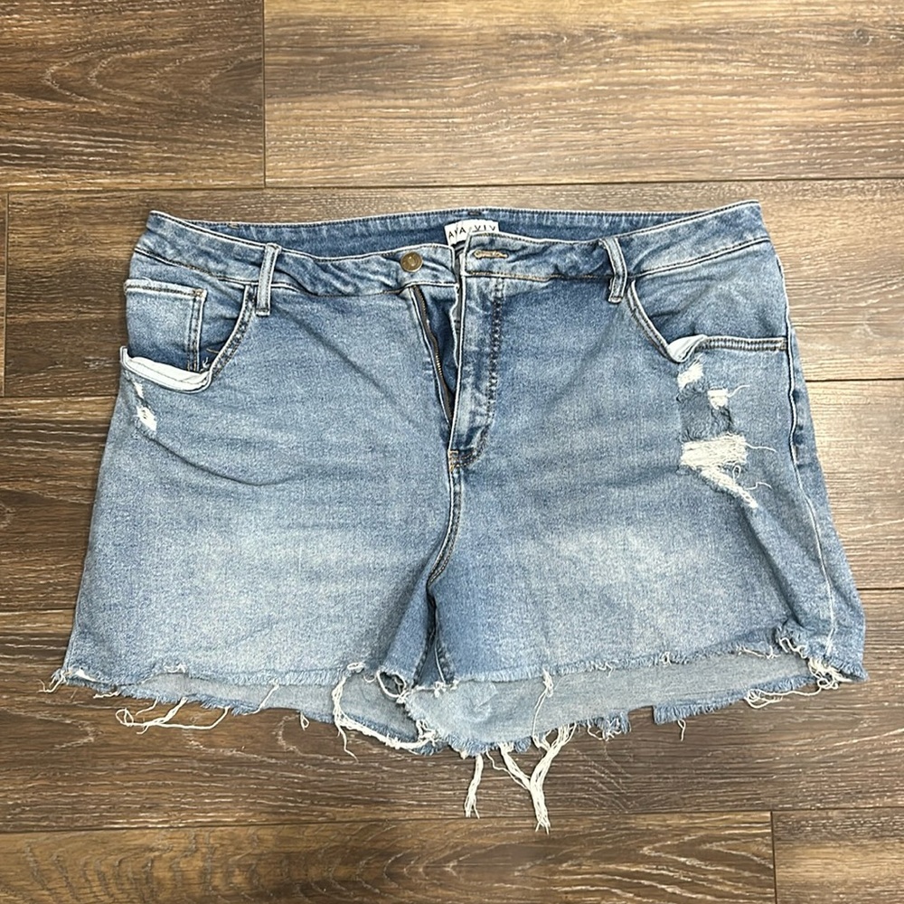 Ava Viv Stretch Jean Shorts - Size 22W